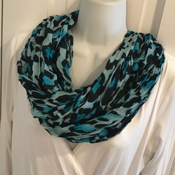 Accessories - Blue leopard scarf